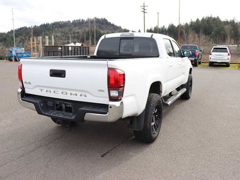 Certified 2019 Toyota Tacoma SR5 image 5