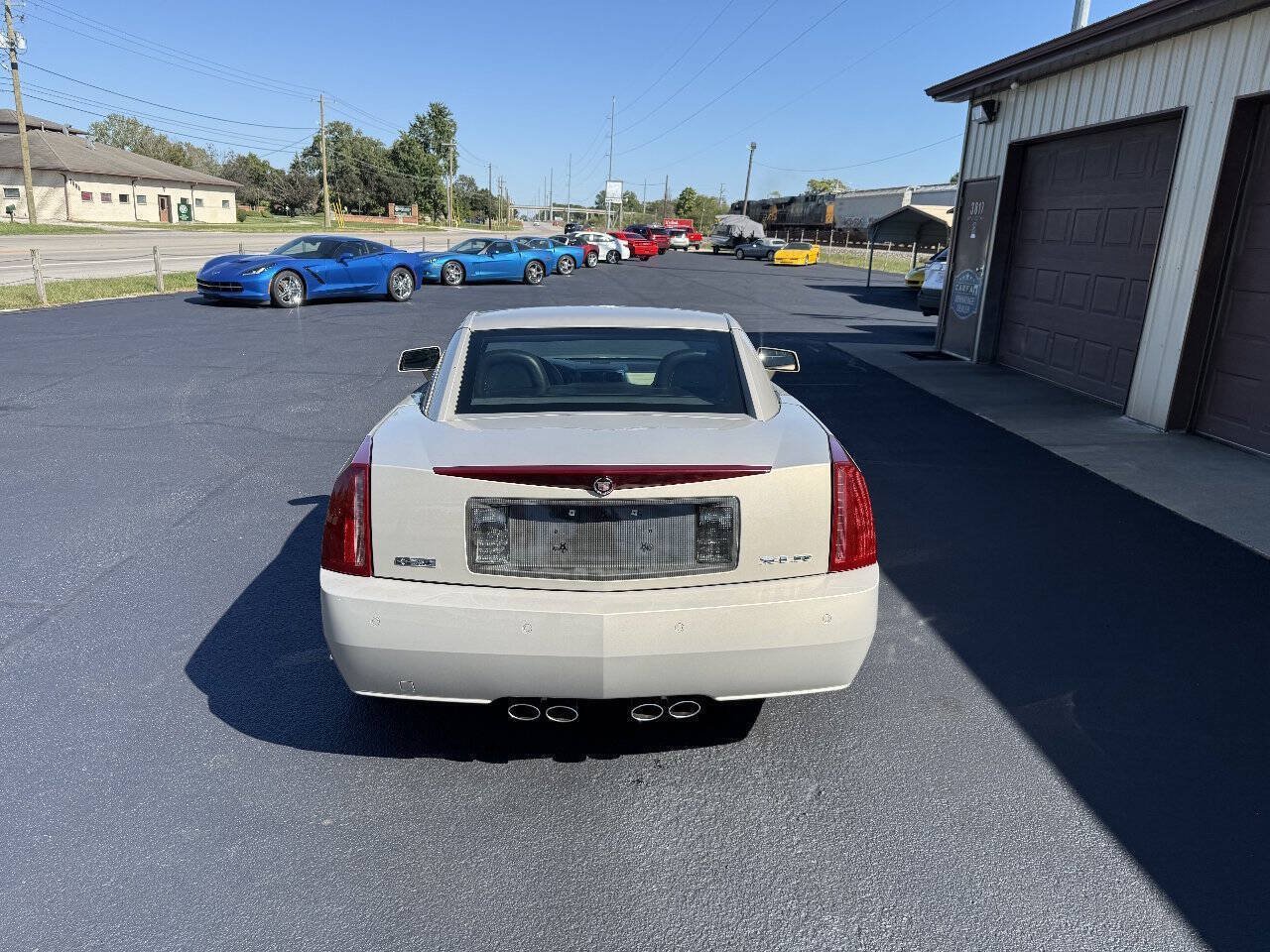 Used 2006 Cadillac XLR RWD image 90