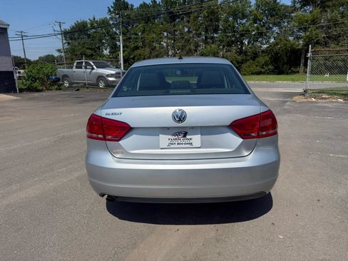 Used 2013 Volkswagen Passat 2.5 S FWD image 4