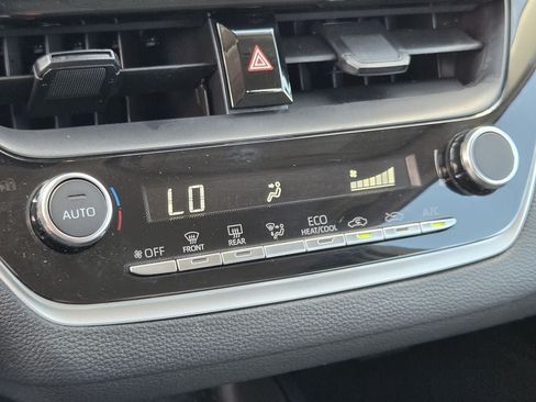 Used 2025 Toyota Corolla LE FWD image 20