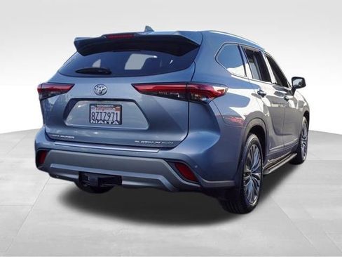Certified 2022 Toyota Highlander Platinum image 4