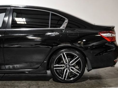 Used 2017 Honda Accord Sport image 15