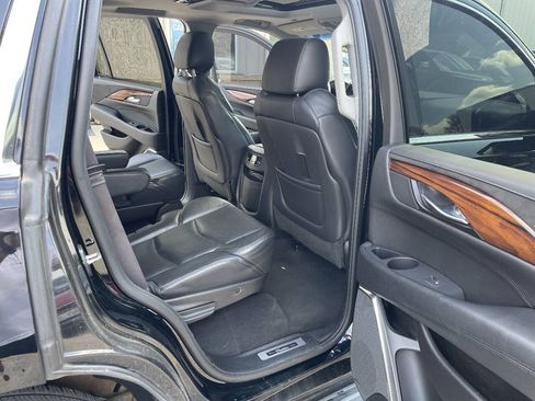 Used 2015 Cadillac Escalade Luxury AWD/4WD image 23