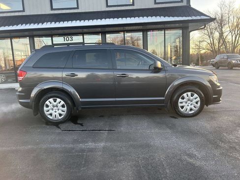 Used 2018 Dodge Journey SE image 2