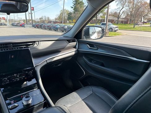 Used 2022 Jeep Grand Cherokee L Limited image 15