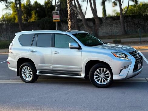 Used 2014 Lexus GX 460 w/ Premium Package AWD/4WD image 19