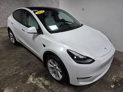 Used 2024 Tesla Model Y Long Range AWD/4WD image 61