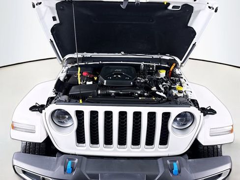 Used 2023 Jeep Wrangler Unlimited Sahara w/ Cold Weather Group image 28