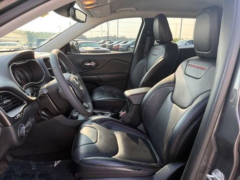 Used 2022 Jeep Cherokee Trailhawk w/ Premium Leather Package AWD/4WD image 10