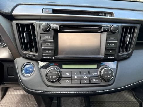 Used 2017 Toyota RAV4 XLE AWD/4WD image 19