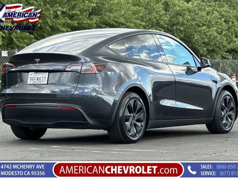Used 2025 Tesla Model Y Long Range RWD image 4