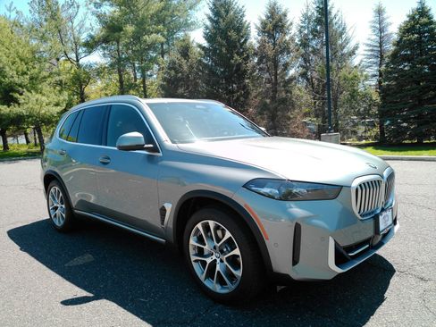 Used 2024 BMW X5 xDrive40i AWD/4WD image 2