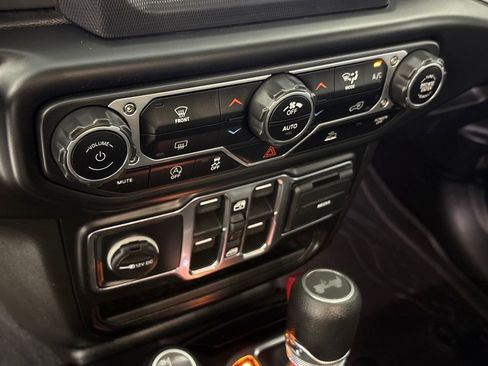 Used 2022 Jeep Wrangler Unlimited Sport AWD/4WD image 32