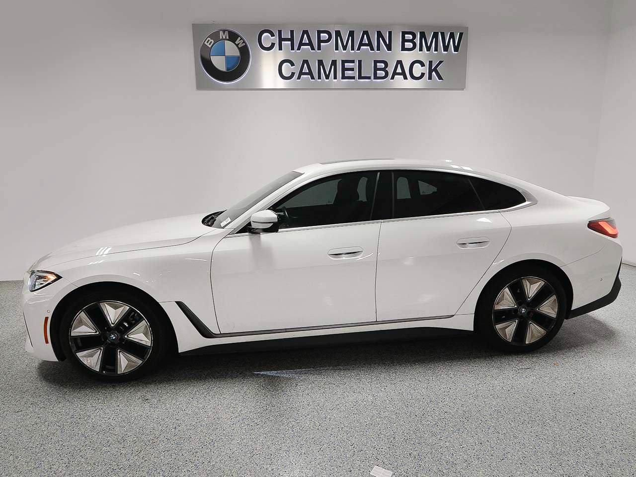 Used 2023 BMW i4 eDrive40 RWD image 3