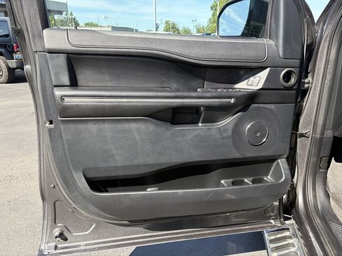 Used 2019 Ford Expedition XLT w/ Equipment Group 202A AWD/4WD image 14