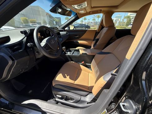 Used 2025 Lexus ES 350 w/ Premium Package image 30