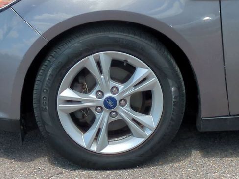 Used 2014 Ford Focus SE w/ SE Winter Package FWD image 14