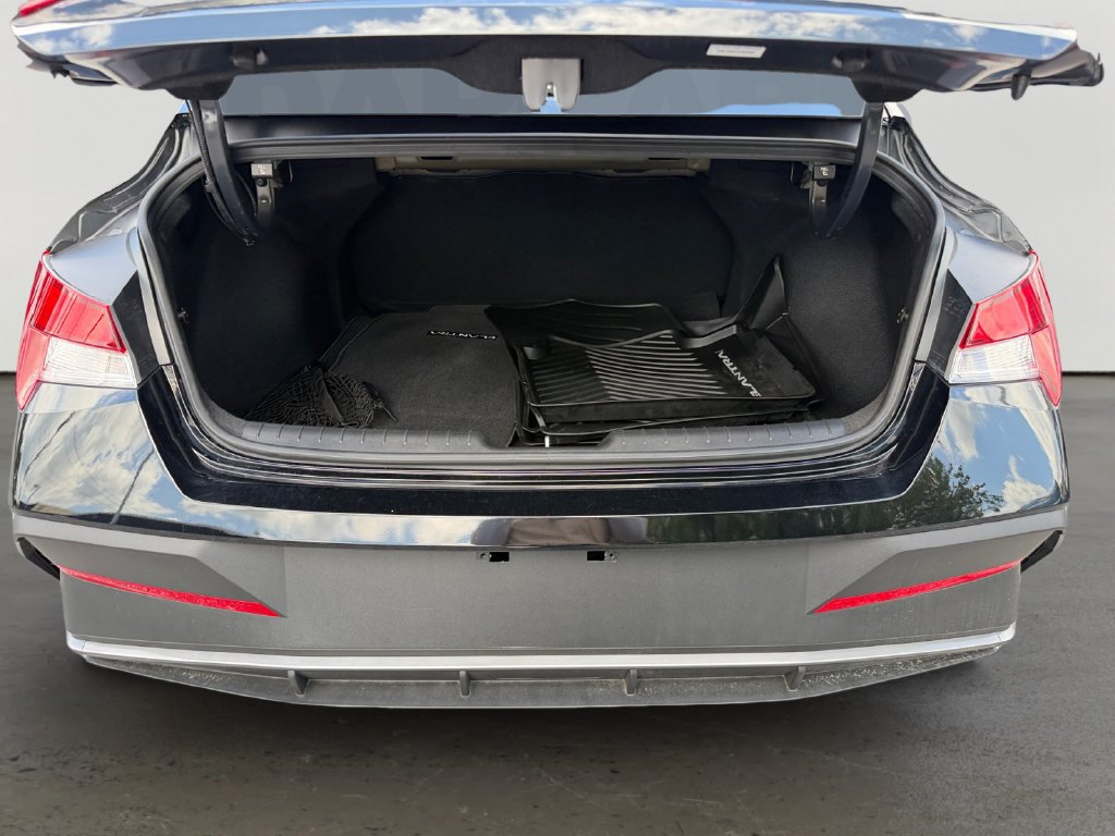 Used 2025 Hyundai Elantra Sport FWD image 11
