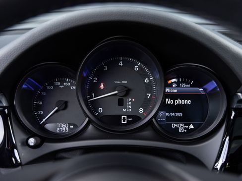 Certified 2025 Porsche Macan AWD/4WD image 13