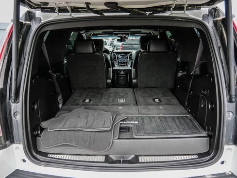 Used 2017 Cadillac Escalade Platinum AWD/4WD image 12