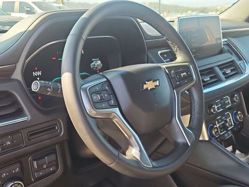 Used 2023 Chevrolet Suburban LT w/ Luxury Package RWD image 11