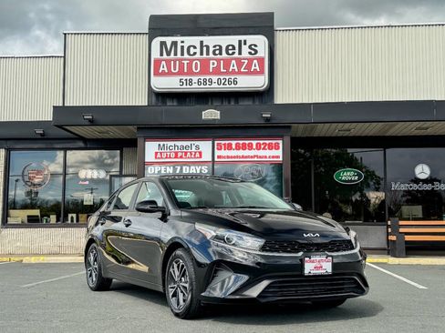 Used 2022 Kia Forte LXS w/ LXS Technology Package FWD image 2