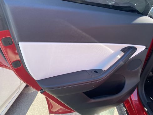 Used 2021 Tesla Model Y Long Range AWD/4WD image 16