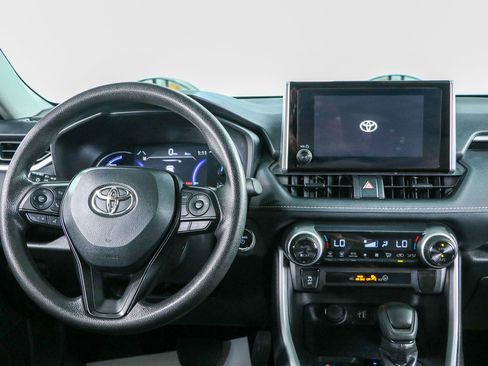 Used 2025 Toyota RAV4 XLE AWD/4WD image 17