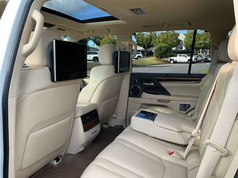 Used 2016 Lexus LX 570 4WD w/ Luxury Package image 28