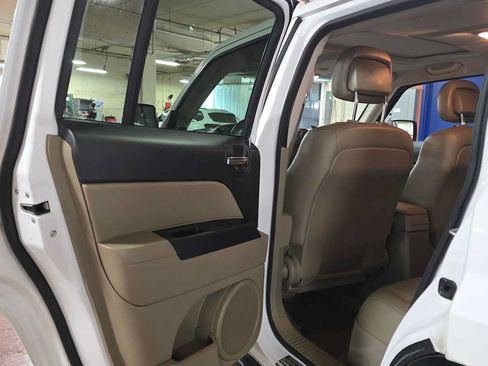 Used 2015 Jeep Patriot High Altitude AWD/4WD image 15