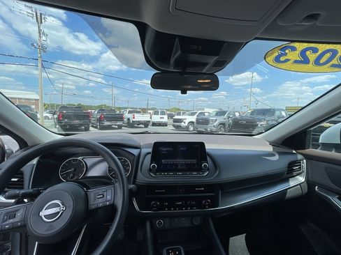 Used 2023 Nissan Rogue SV AWD/4WD image 11