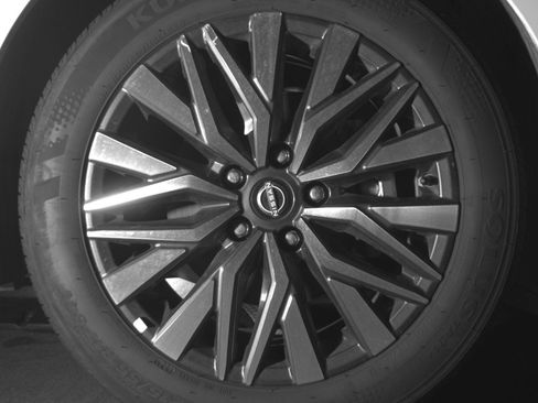 Used 2025 Nissan Altima 2.5 SV FWD image 16