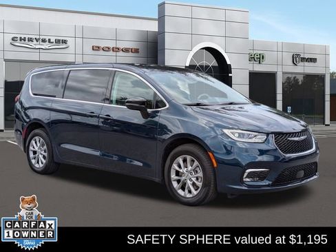 Used 2024 Chrysler Pacifica Touring-L AWD/4WD image 1