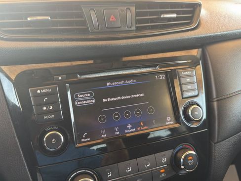Used 2019 Nissan Rogue S w/ Special Edition Package FWD image 20