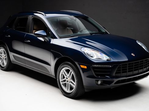 Used 2018 Porsche Macan AWD/4WD image 39
