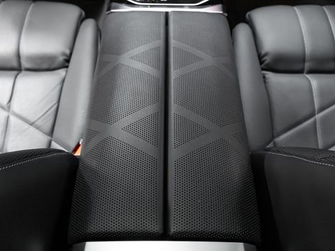 Used 2023 BMW i7 xDrive60 image 30