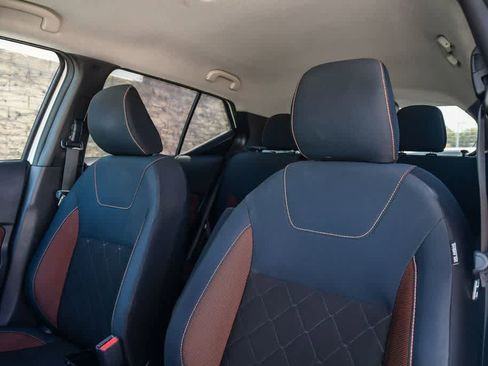 Used 2018 Nissan Kicks SR image 18