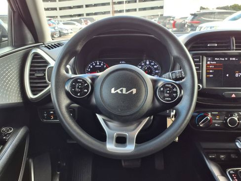 Used 2022 Kia Soul LX w/ Technology Package FWD image 13