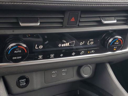 Used 2025 Nissan Rogue SV FWD image 22