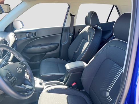 Used 2024 Hyundai Venue Limited image 22
