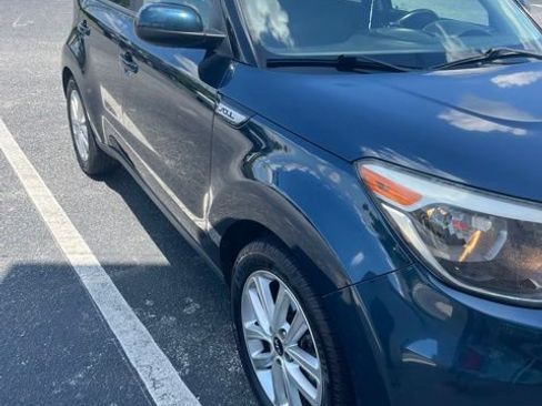 Used 2018 Kia Soul + w/ Audio Package FWD image 3