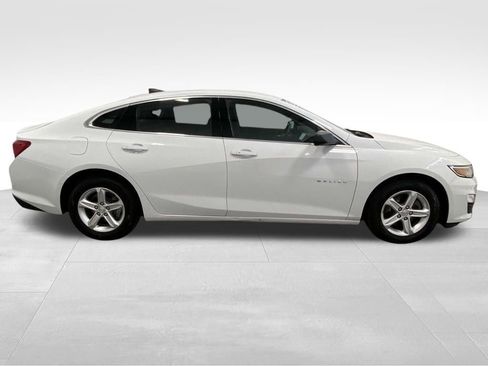 Used 2023 Chevrolet Malibu LS image 2