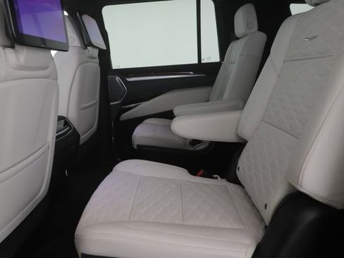 Used 2025 Cadillac Escalade ESV Sport Platinum image 29