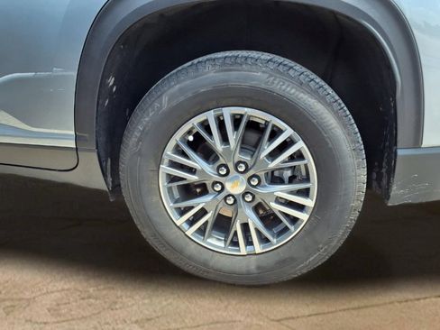 Used 2025 Chevrolet Traverse LT w/ Driver Confidence Package FWD image 23