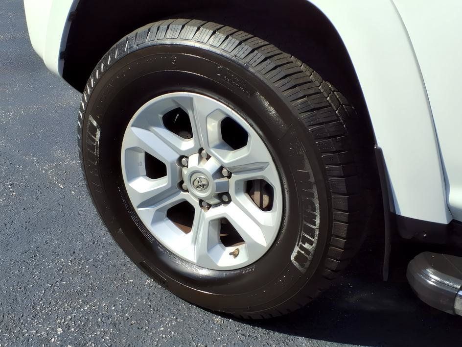 Used 2016 Toyota 4Runner SR5 AWD/4WD image 9