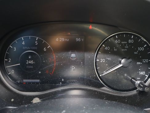 Used 2023 Nissan Kicks SV FWD image 9