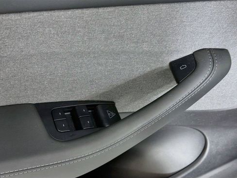 Used 2026 Tesla Model Y Long Range RWD image 17