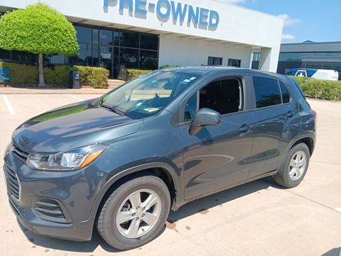 Used 2021 Chevrolet Trax LS w/ Tint and Cruise Package FWD image 1