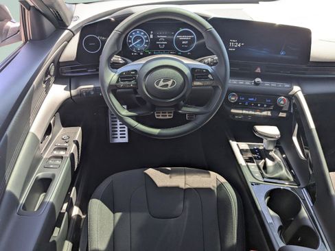 New 2025 Hyundai Elantra SEL FWD image 17