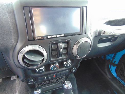 Used 2017 Jeep Wrangler Unlimited Sport w/ Quick Order Package 24S AWD/4WD image 19